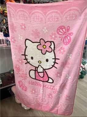Sanrio Hello Kitty Pink and White Floral Plush Blanket